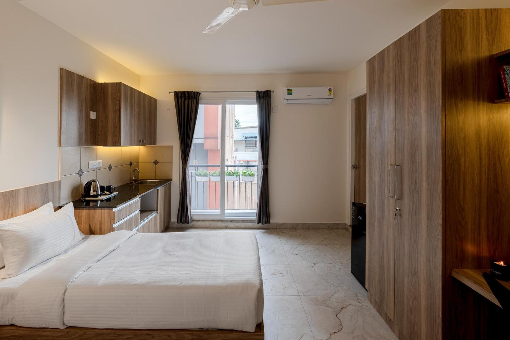 Wandr Hotel- Near Mg Road Бангалор Экстерьер фото